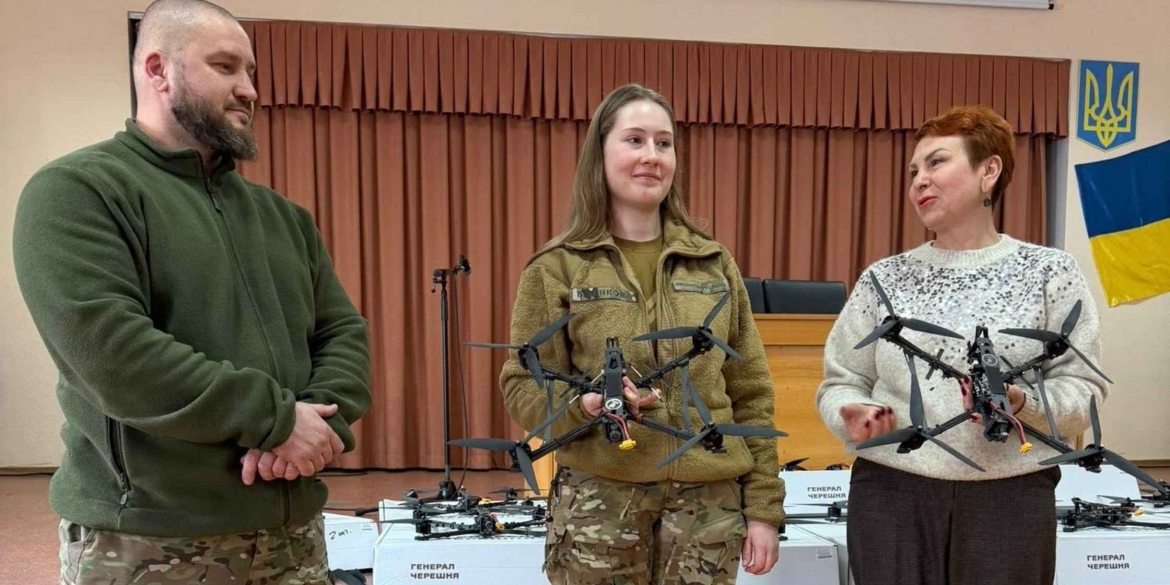 Персонал вінницької лікарні зібрав кошти на 14 fpv-дронів