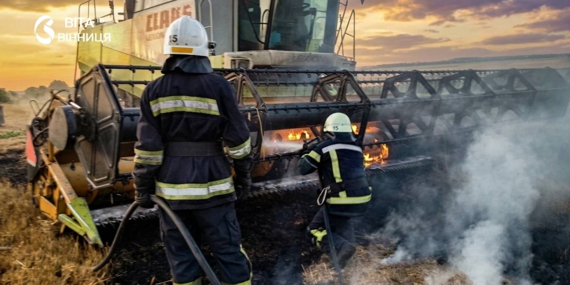 Під час жнив на Вінниччині згорів комбайн