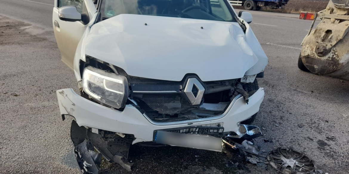 Під Вінницею водій Mercedes протаранив Renault