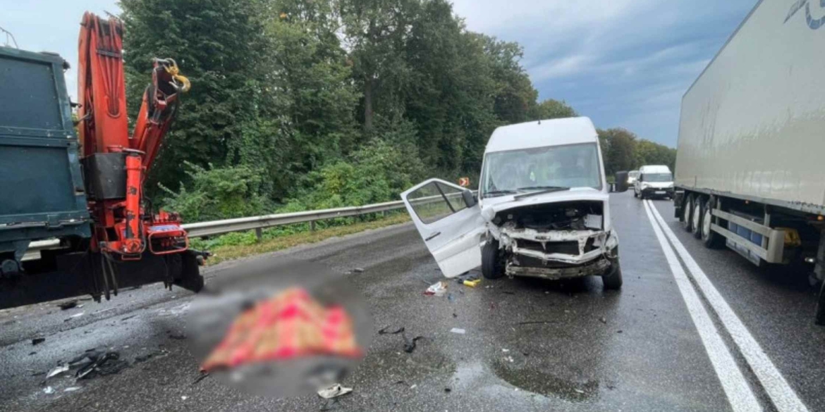 Під Вінницею сталась аварія за участі чотирьох авто, один з водіїв загинув