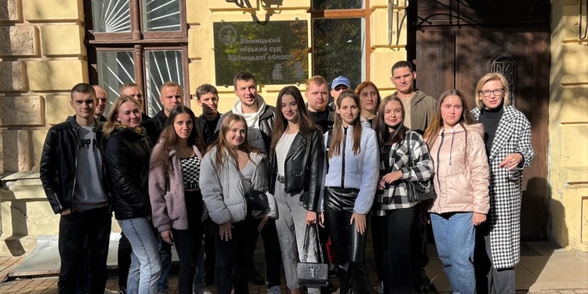 Побачити роботу міського суду зсередини змогли студенти у Вінниці