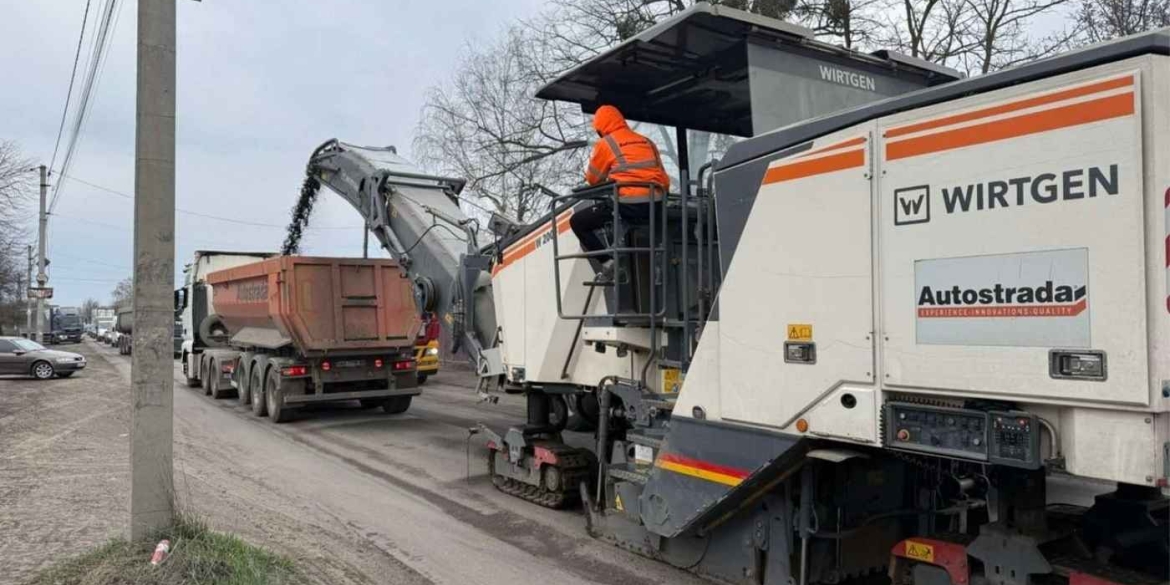 Поблизу Гайсина відновили вже близько 16 тис. м.кв. дорожнього покриття