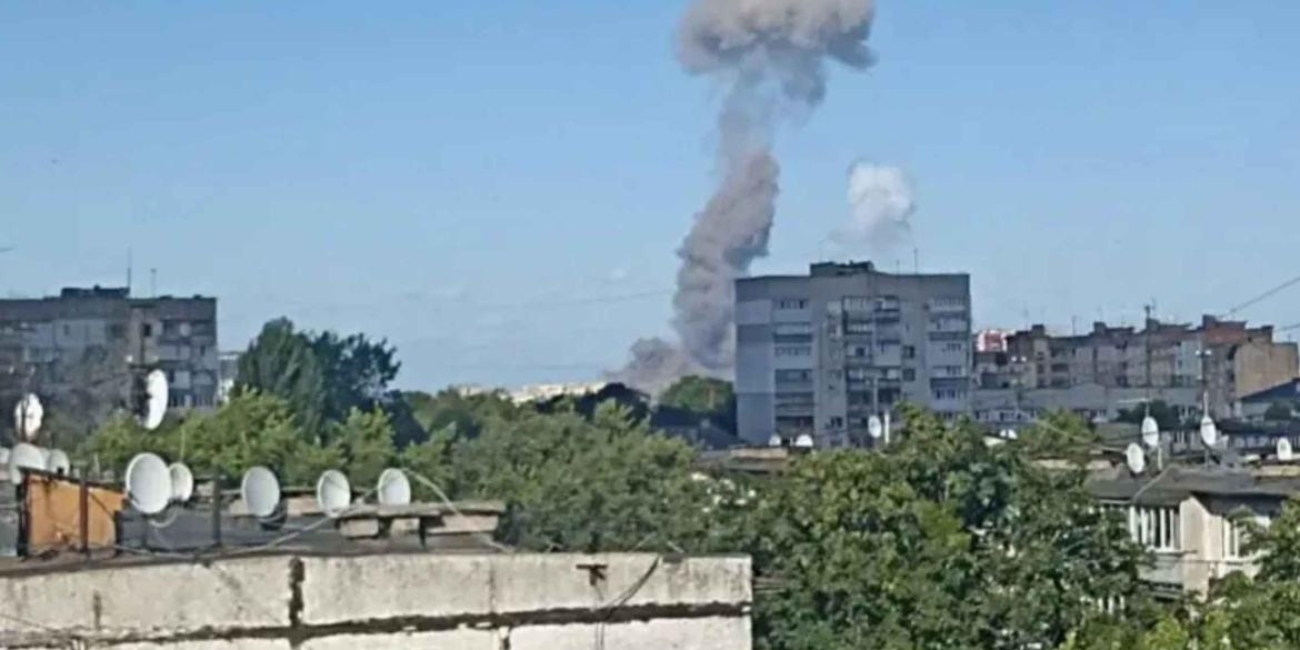Поблизу Житомира сталось два масштабних вибухи - трасу перекрили