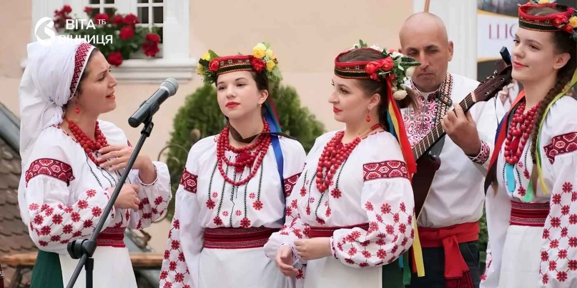 Подільська пісня підкорила Закарпаття успіх ансамблю «З роси й води» на престижному фестивалі