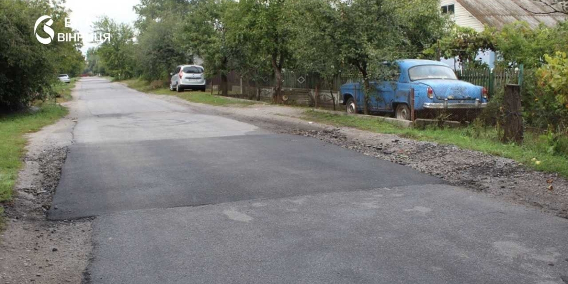 Погожі дні — на дороги у Калинівці взялися за ґрунтові вулиці та складні ділянки