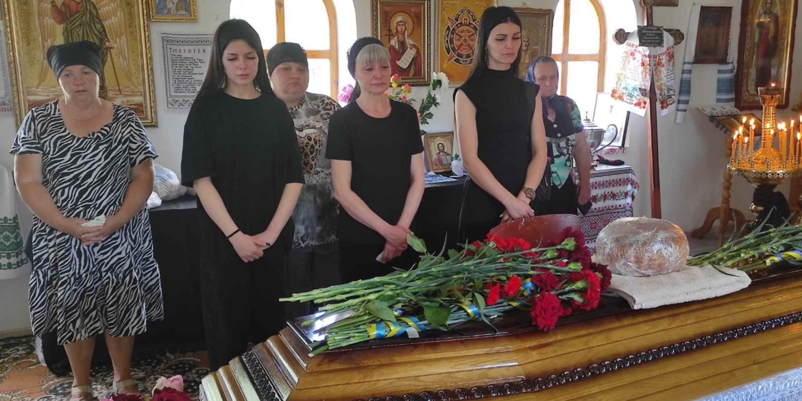 Поховали поряд із побратимом на Вінниччині прощались із захисником з батальйону “Хортиця”