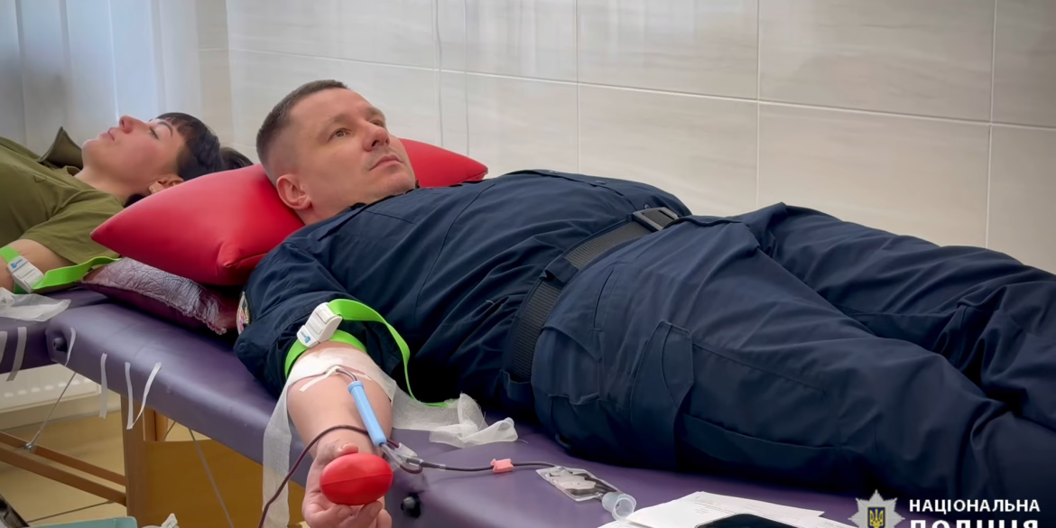 Поліцейські Могилева-Подільського стали донорами крові