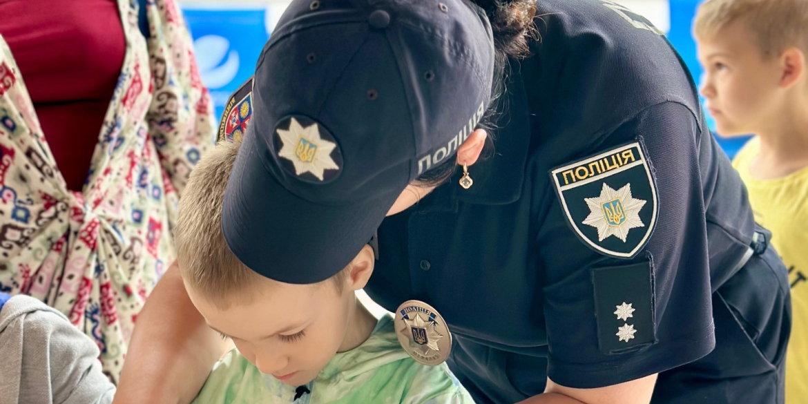 Поліцейські Вінниці влаштували для дітей відпочинок із солодким майстер-класом
