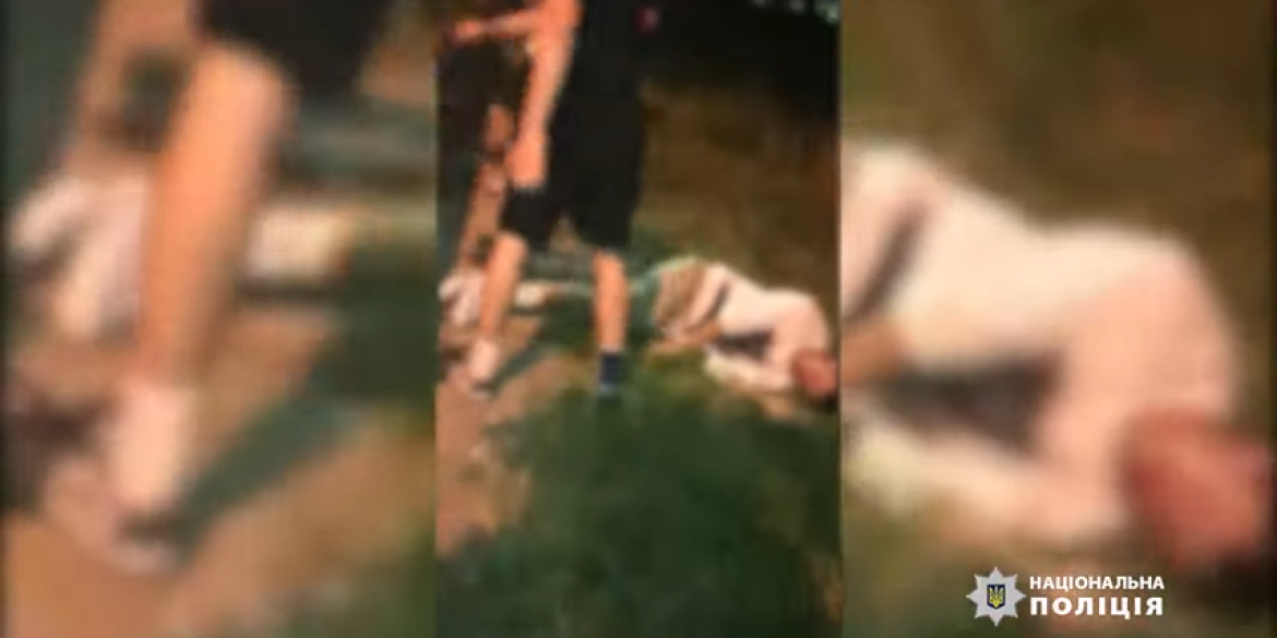 У центральному парку Вінниці  група підлітків побила 18-річного хлопця