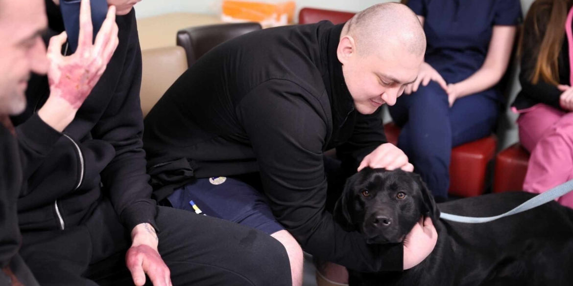 Поліцейські психологи разом із вінницькими кінологами завітали до поранених бійців