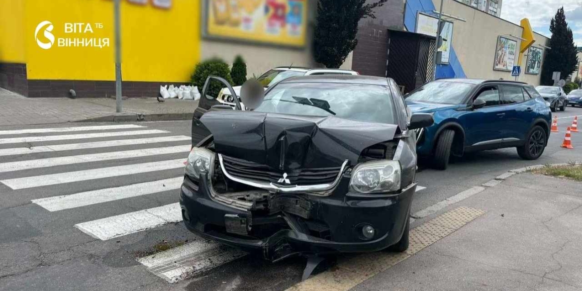 Поліція розслідує ДТП у Вінниці, де постраждала жінка-водій