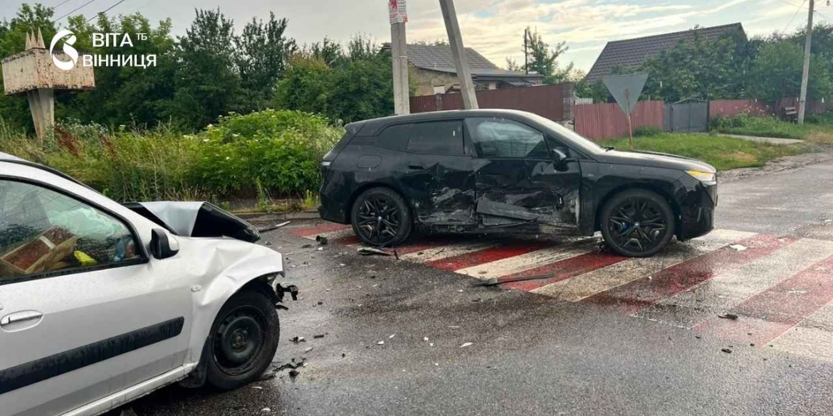 Поліція розслідує ДТП за участю BMW під керуванням вінничанки