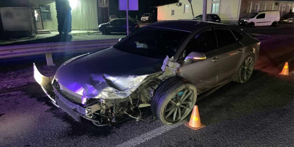 Поліція розслідує обставини ДТП у Гайсині, в якій травмувався водій легковика