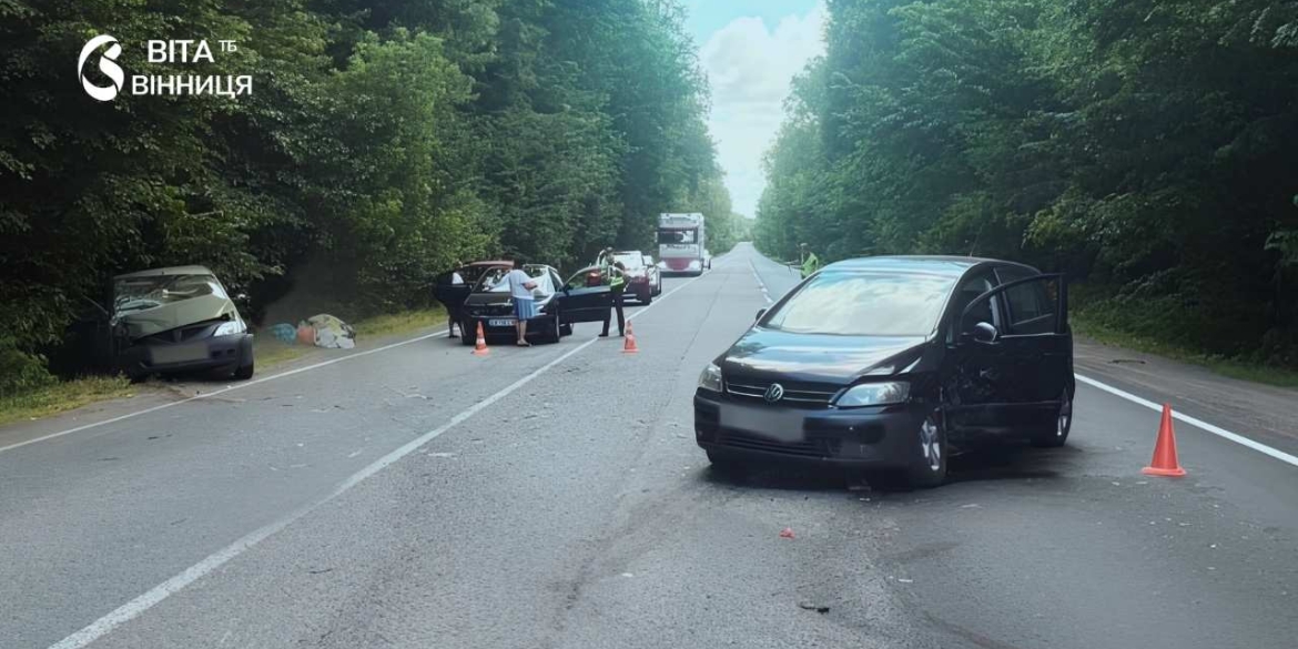 Поліція Вінниччини розслідує ДТП троє людей постраждали в аварії