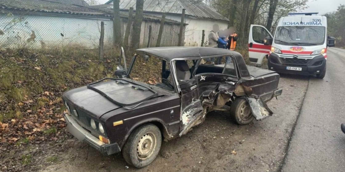 Поліція Вінниччини встановлює обставини ДТП, в якій травмувався водій легковика
