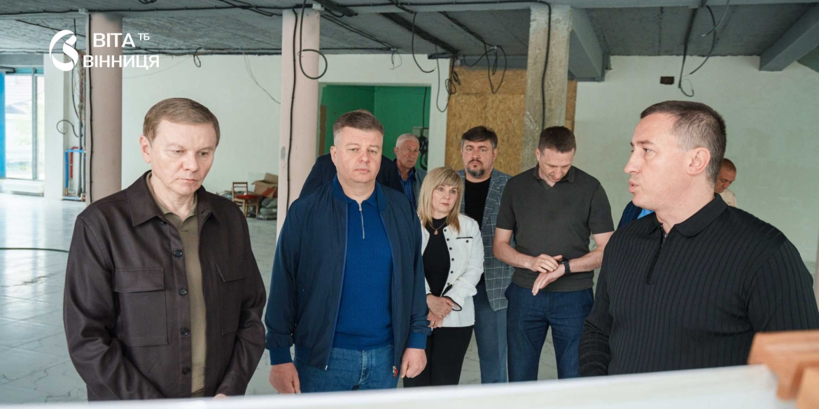 Пологий вхід, пандус і майбутній ліфт як у Вінниці оновлюють Міський Палац мистецтв 
