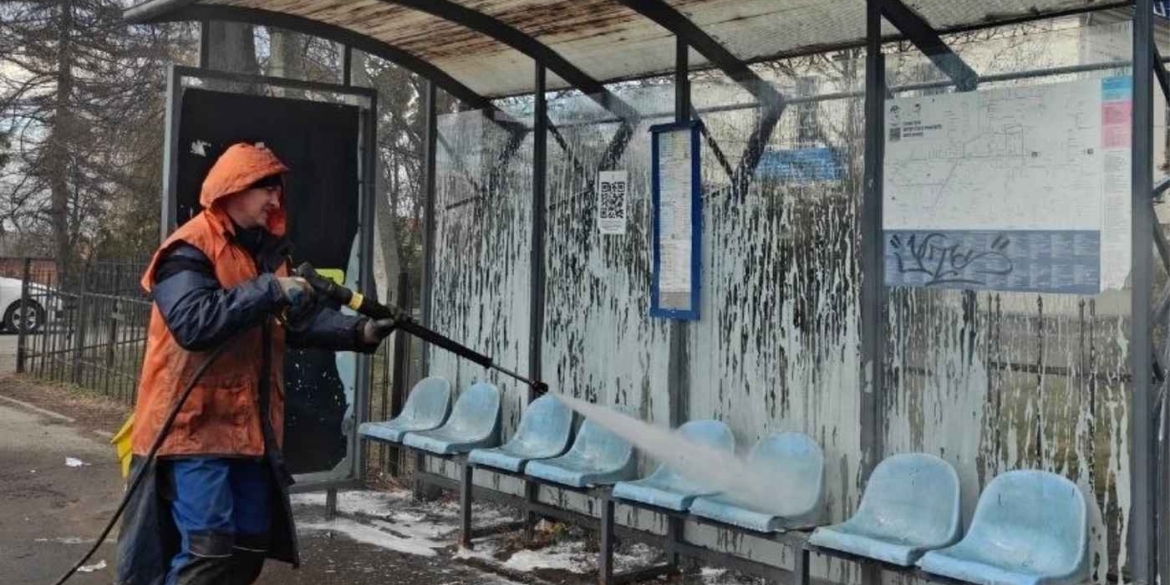 Половину зупинок громадського транспорту Вінниці уже привели до ладу після зими