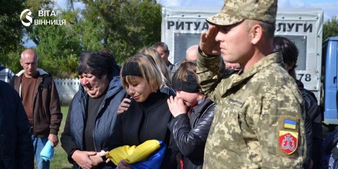 Помер на лікуванні під час служби на Бершадщині провели в останню путь Героя-захисника