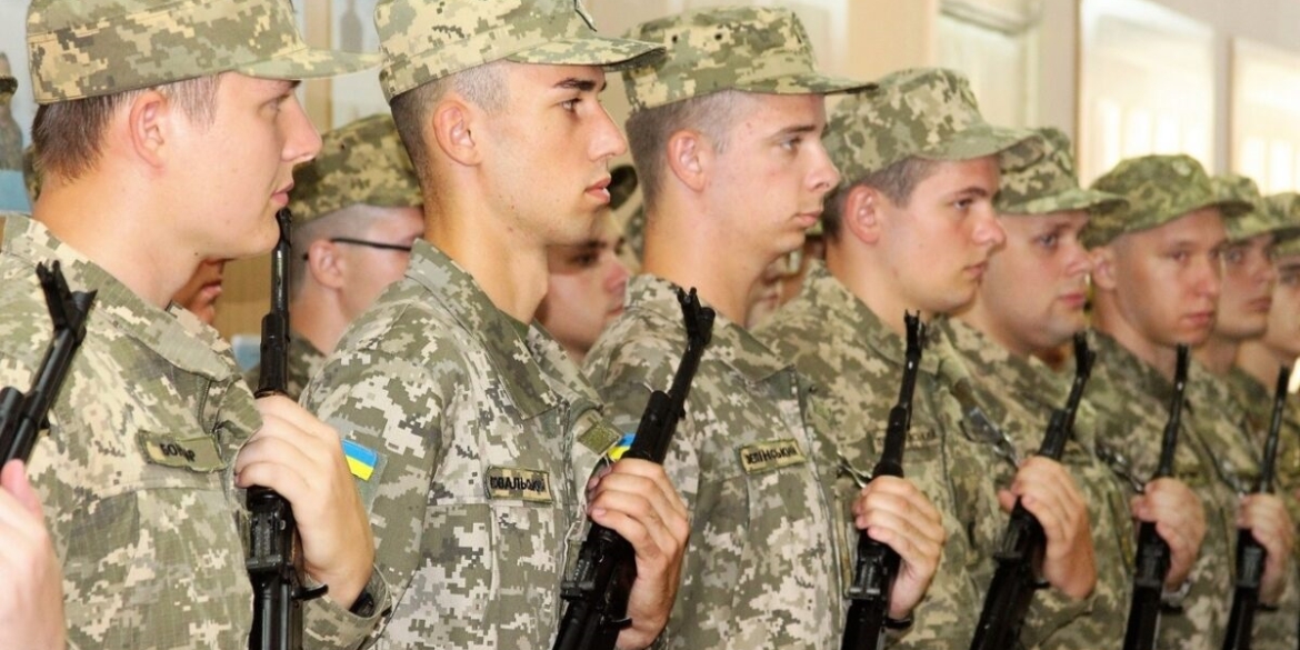 Понад сотня випускників склали військову присягу у Вінницькому техуніверситеті