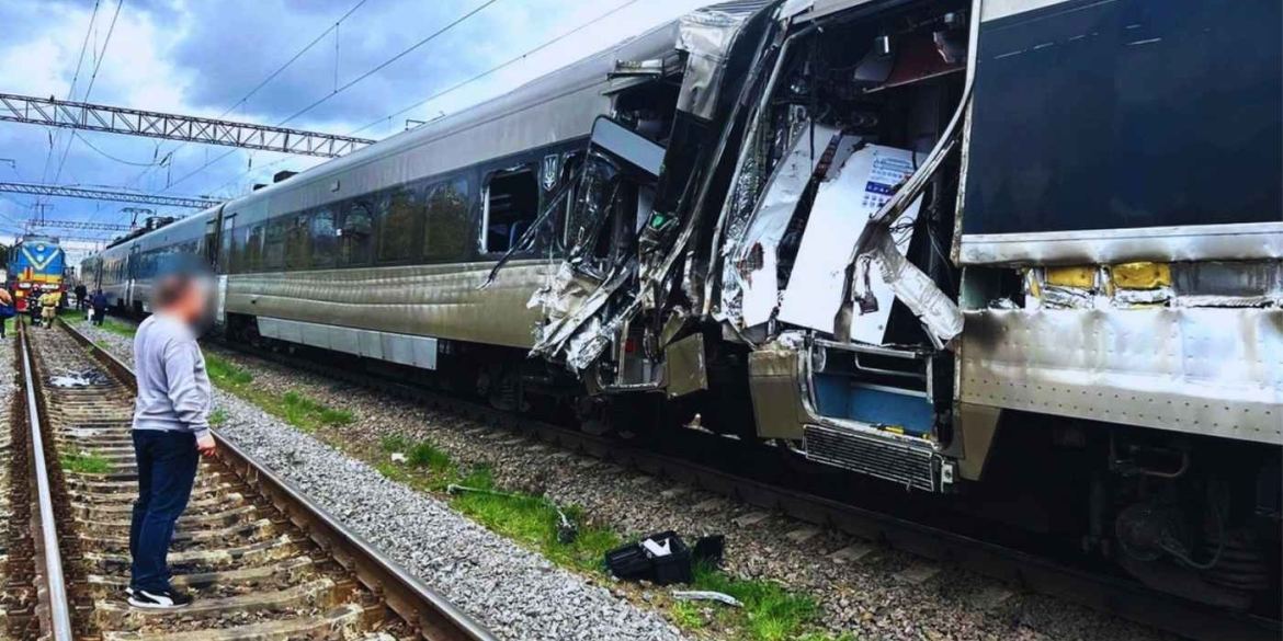 Попередні дані вінницьких слідчих тепловоз протаранив «Інтерсіті» через проігнорований сигнал світлофора