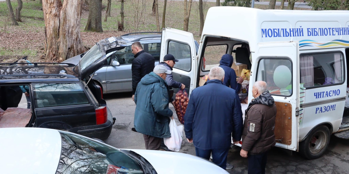 Пораненим військовим, які лікуються у Вінниці, передали гостинці