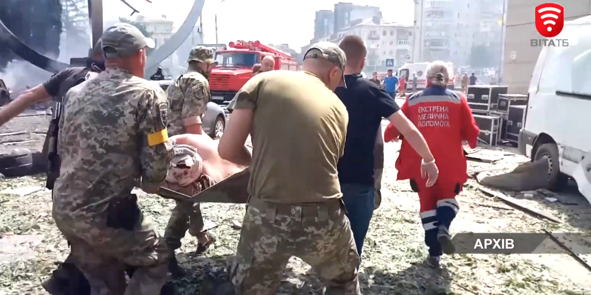 Порятунок та реанімація просто неба медики, рятувальники та постраждалі про трагедію у Вінниці