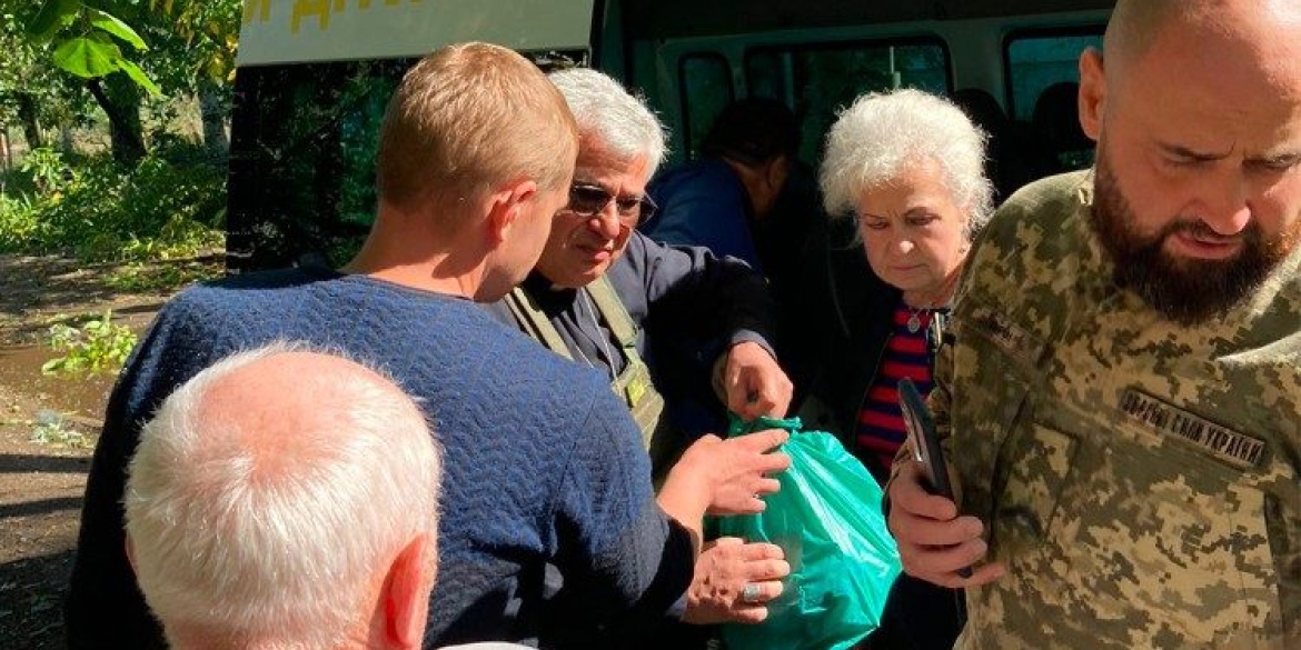 Посланець Папи Римського відвідав Вінницю, а потім потрапив під обстріл у прифронтовій зоні