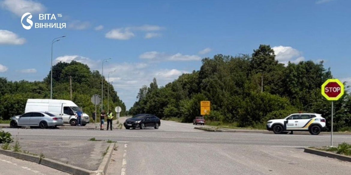 Потрійна аварія у Вінницькому районі 67-річний водій не впорався з кермом мікроавтобуса