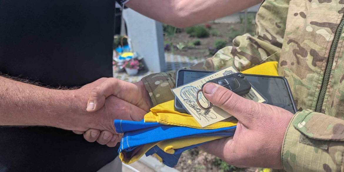Повнопривідний Mercedes із вінницького ліцею №13 їде на сумський напрямок