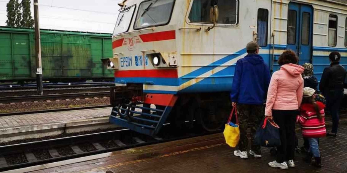 Поїзд “Козятин — Жмеринка” затримався через пропуск пріоритетних поїздів