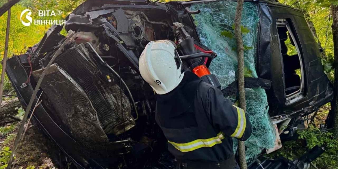Позашляховик злетів у кювет на Тростянеччині водій загинув, пасажир у лікарні