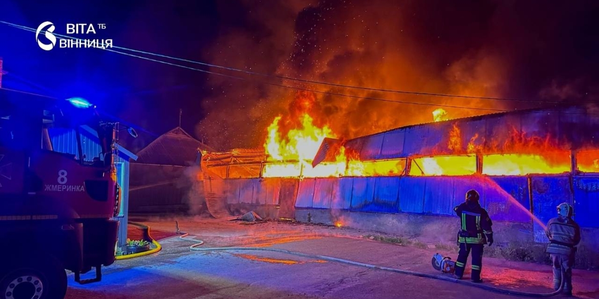 Пожежа на меблевому підприємстві у Браїлові до гасіння залучили три підрозділи рятувальників