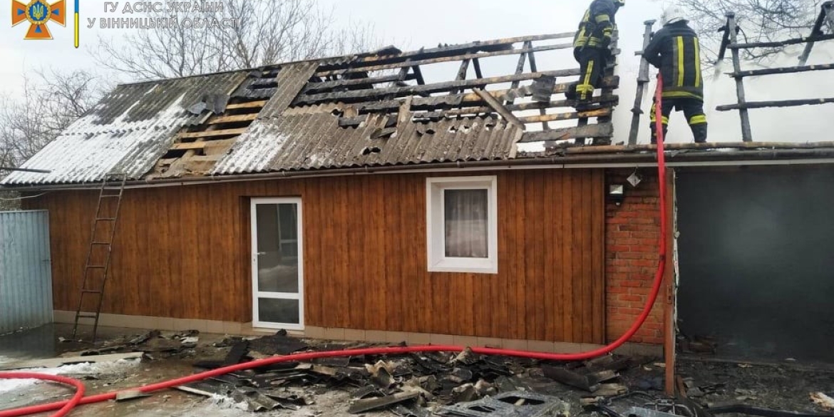 Пожежа у Гайсинському районі: згорів дах гаража