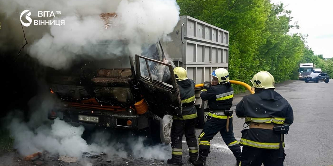Пожежі на Вінниччині палаюча вантажівка із зерном та вогонь у будинку