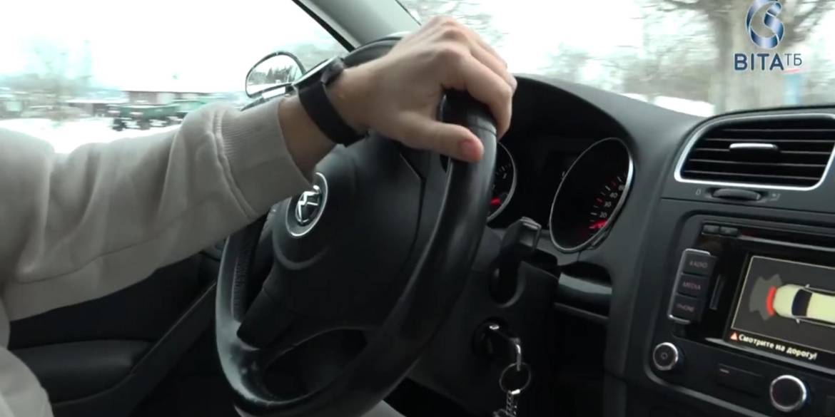 Правила водіння авто при ожеледиці, які допоможуть вінничанам уникнути аварій