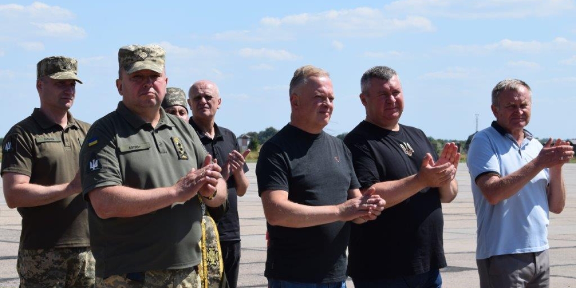 Представники муніципалітету привітали військовослужбовців вінницької частини з річницею