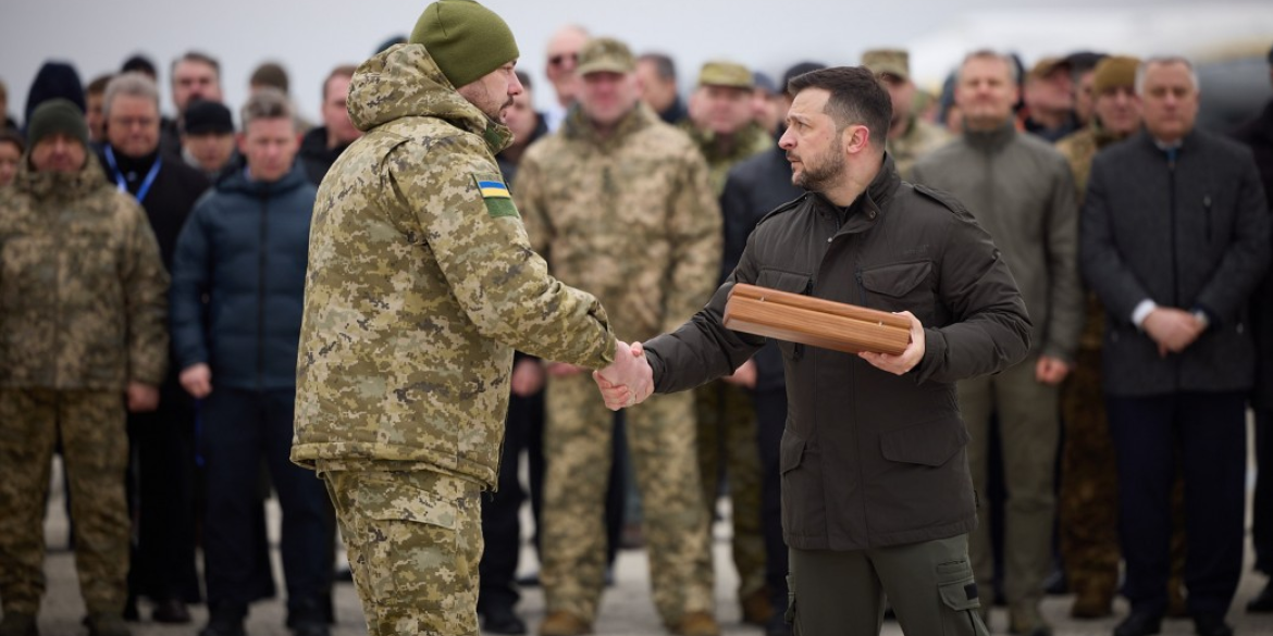 Президент нагородив іменною зброєю прикордонника з Вінниччини