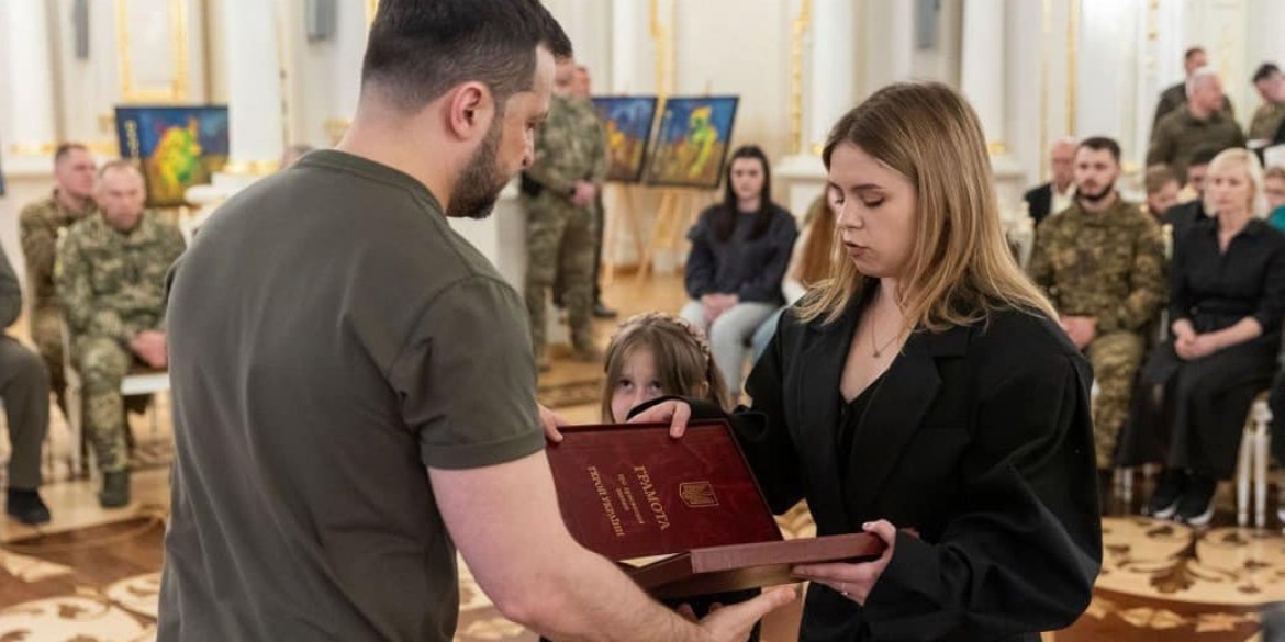 Президент вручив "Золоту Зірку" родині пілота, який похований на Вінниччині