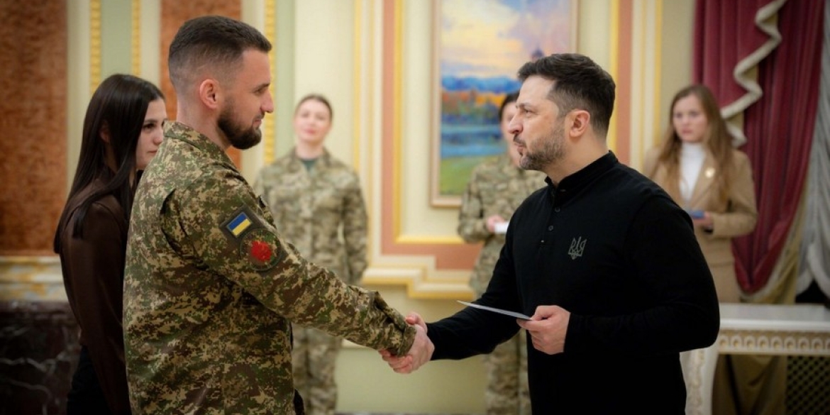 Президент України вручив сертифікат на житло нацгвардійцю з Вінниччини