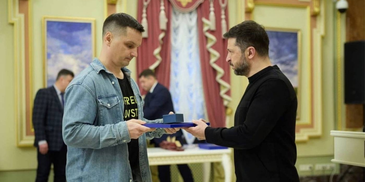 Президент вручив відзнаку «Золоте серце» двом волонтерам із Вінниччини 