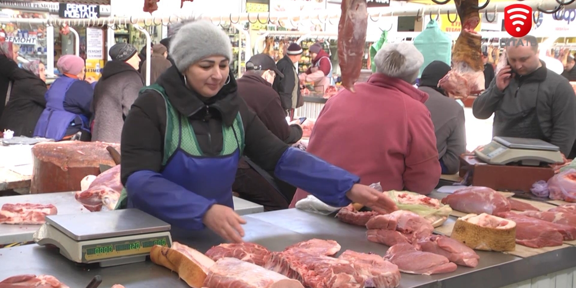 Продавці на Центральному ринку Вінниці констатують - ціна на сало не підскочила