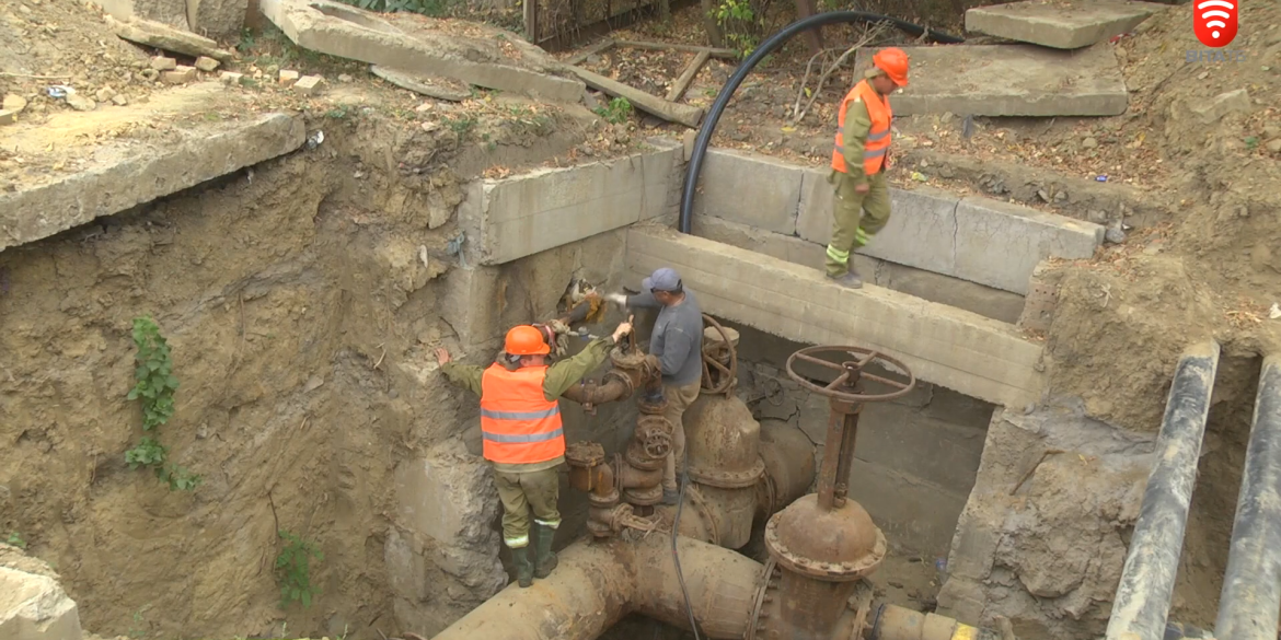 Проклали 800 м нової труби: у «Водоканалі» відновлюють роботу частину аварійного водогону