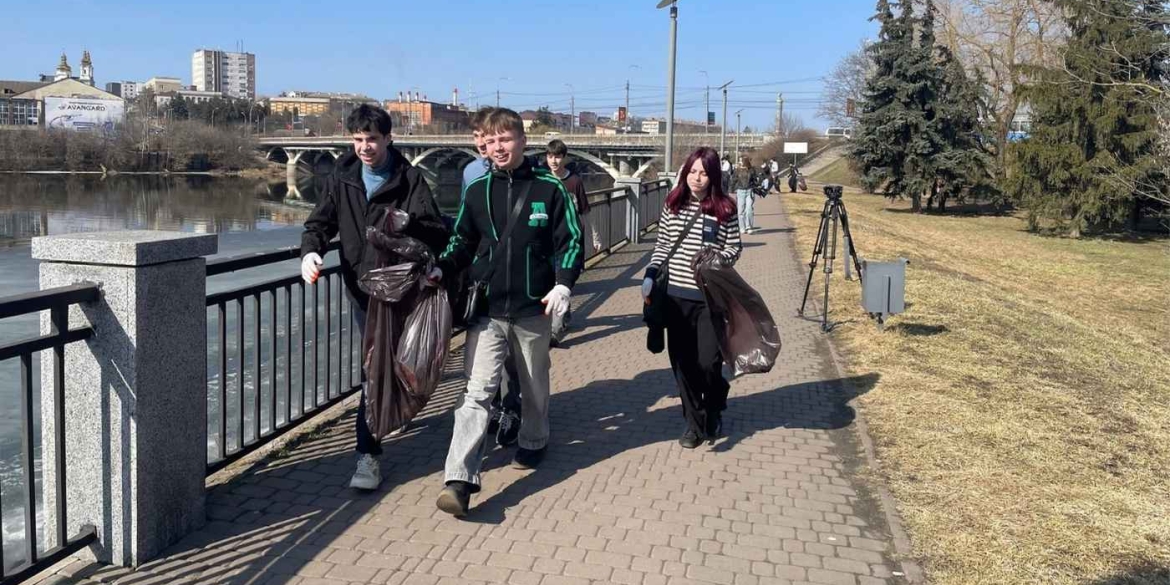 Прибирають усі Вінницька громада розпочала сезон весняних толок