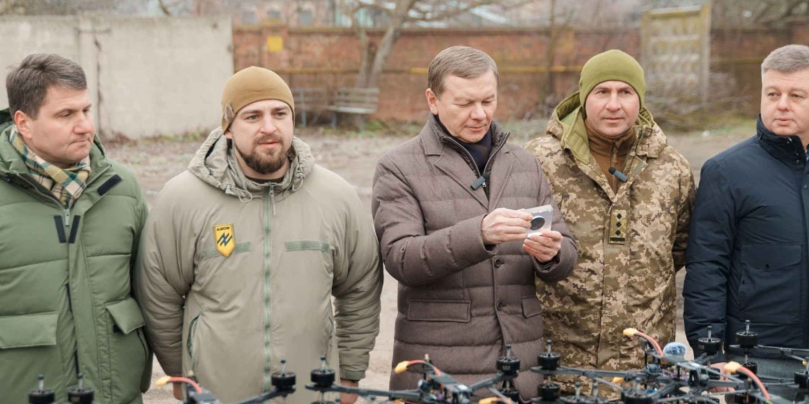 Прикордонники та “азовці” отримали з Вінниці по 200 FPV-дронів від Міжрегіонального гуманітарного штабу