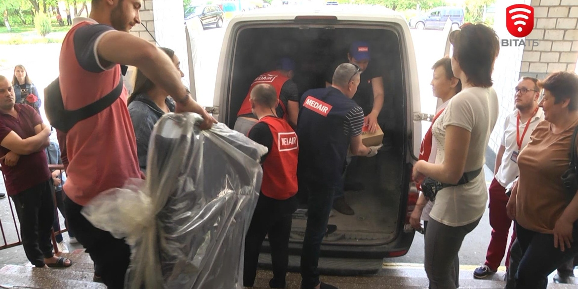 П'ять тонн гуманітарного вантажу доправили вінницькі представники благодійної організації MEDAIR