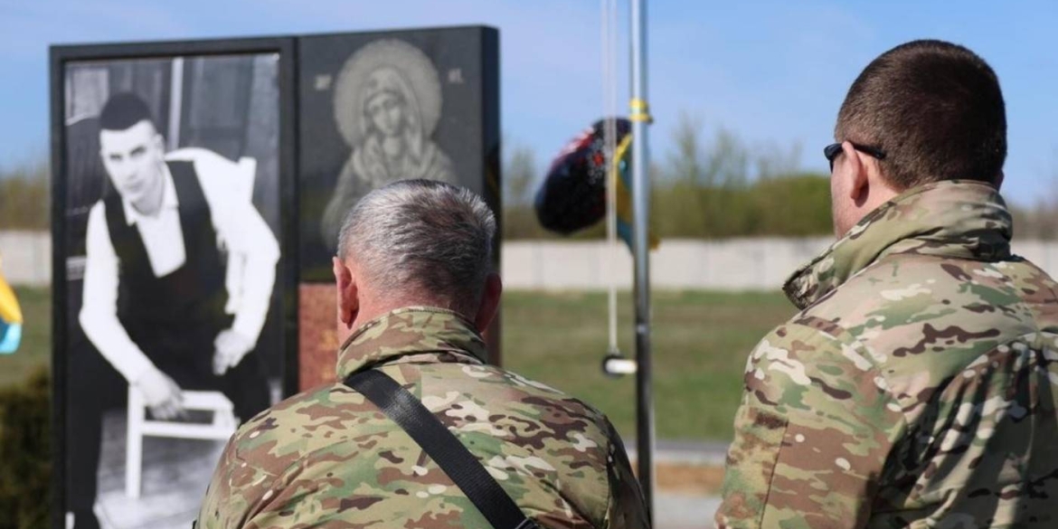 Писав музику, вірші та боронив країну у Вінниці вшанували пам’ять бійця КОРДу в день його народження
