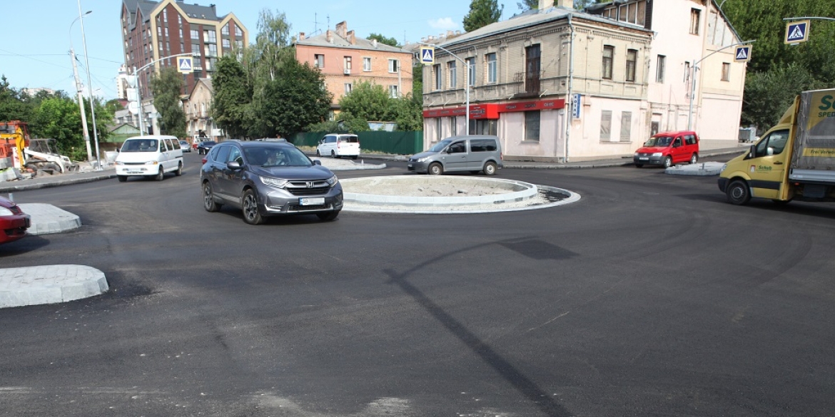 Ремонт перехрестя вулиць Оводова-Коріатовичів у Вінниці майже завершили