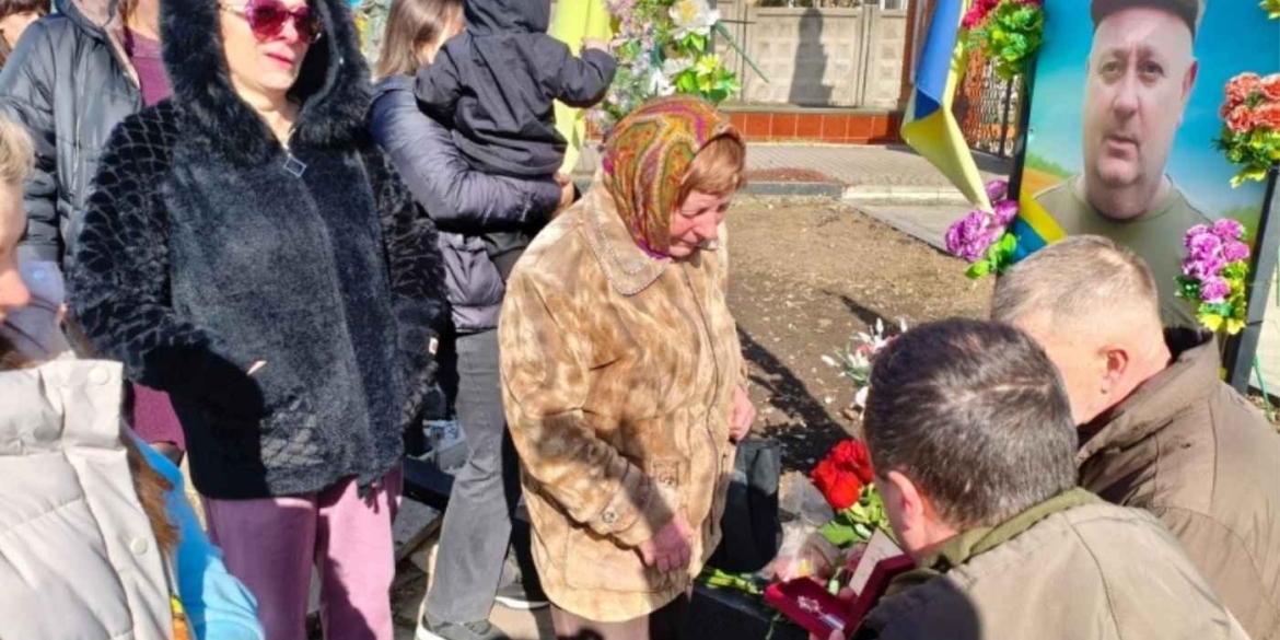 Рідні чотирьох загиблих воїнів з Піщанської громади отримали їхні посмертні нагороди