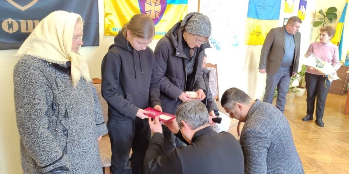 Рідні героїв з Тульчинського району отримали посмертні нагороди захисників