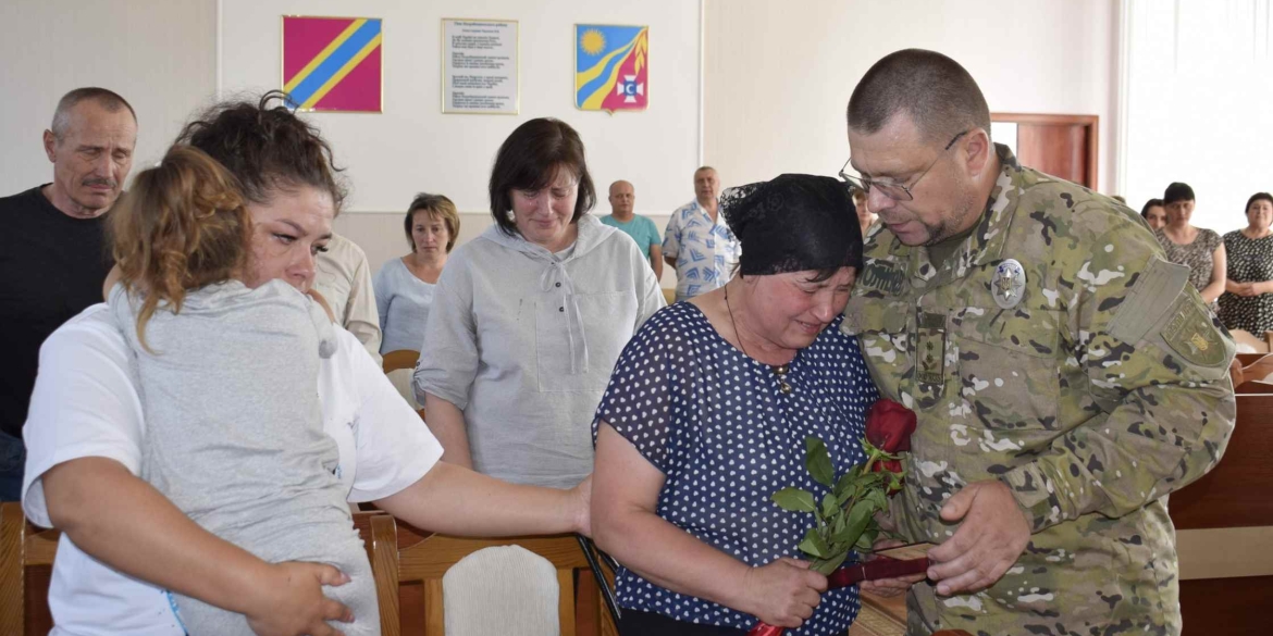 Родина загиблого поліцейського штурмового полку «Цунамі» отримала посмертний орден Героя